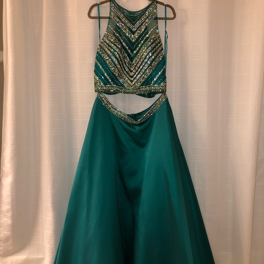 Prom Dress - Picture 4 of 7